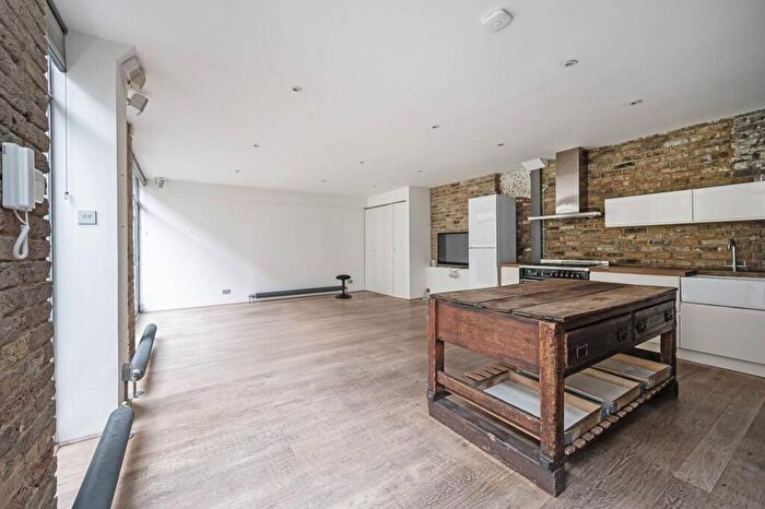 1 Bedroom Maisonette To Rent In Providence Yard, Bethnal Green, London, E2
