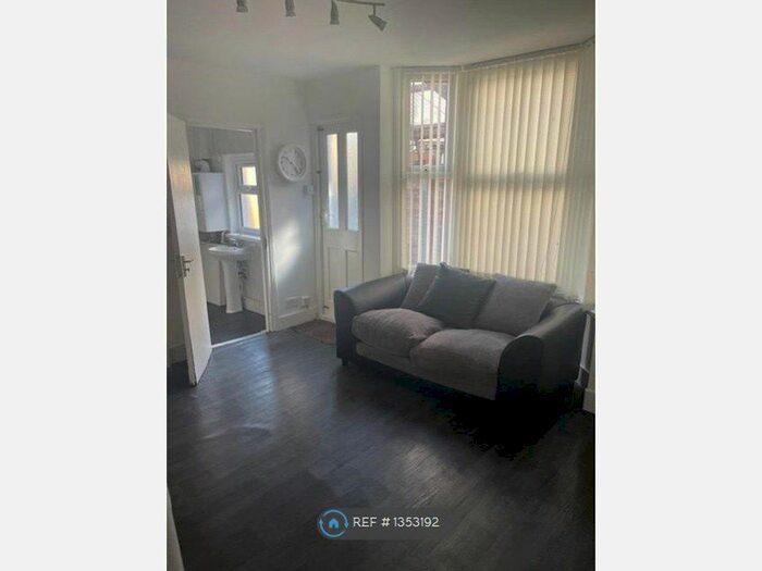 2 Bedroom Flat To Rent In Forest Gate, London, E7
