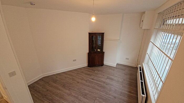 Block Of Flats To Rent In Elizabeth Street, Luton, LU1