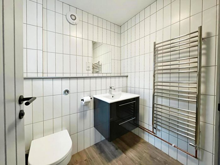 2 Bedroom Character Property To Rent In Hitchin Road, Arlesey, SG15