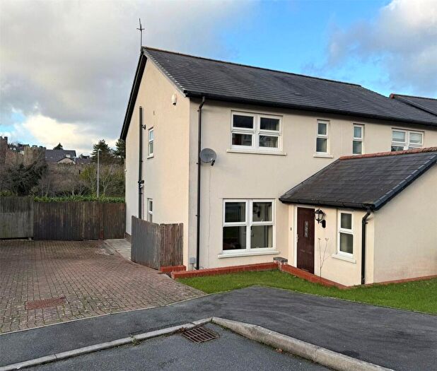 3 Bedroom Semi-Detached House For Sale In Coed Y Felin, Conwy, LL32