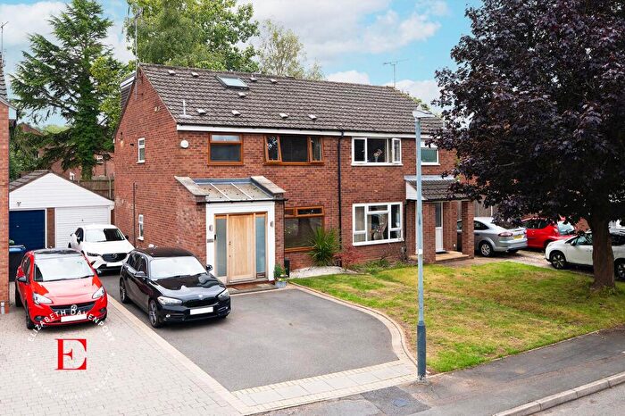 4 Bedroom Semi-Detached House For Sale In Wincote Close, Kenilworth, CV8