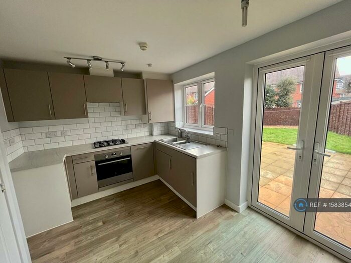 3 Bedroom Semi-Detached House To Rent In Daffodil Road, Worthing, BN13