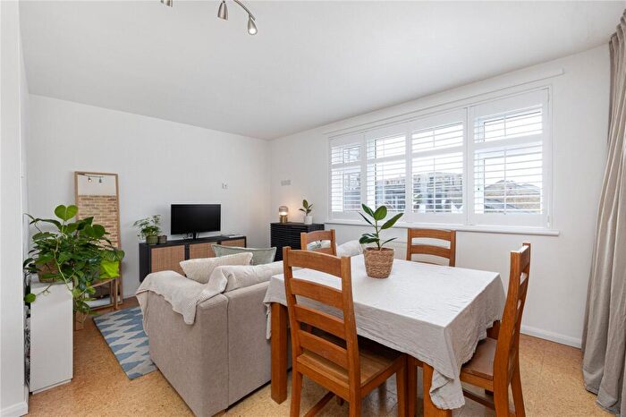1 Bedroom Apartment For Sale In Battersea High Street, London, SW11