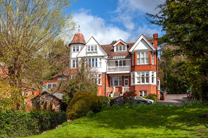 2 Bedroom Apartment For Sale In Warrenside, Caversham, Reading, RG4
