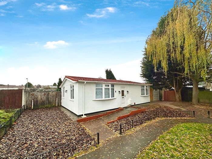2 Bedroom Detached Bungalow For Sale In Lincoln Green, Bushbury, Wolverhampton, WV10