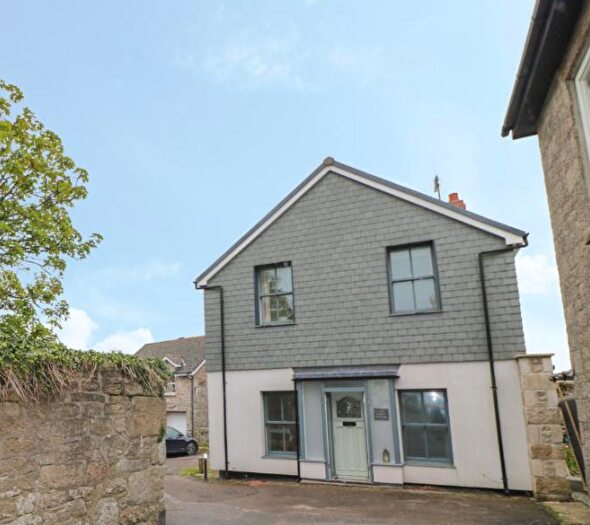 3 Bedroom Property To Rent In Church Street, Penzance, TR19