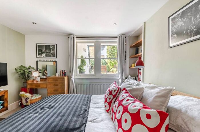 1 Bedroom Flat To Rent In Rosendale Road, West Dulwich, London, SE21