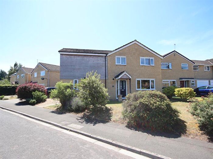 4 Bedroom Detached House For Sale In Lansdowne Crescent, Derry Hill, SN11