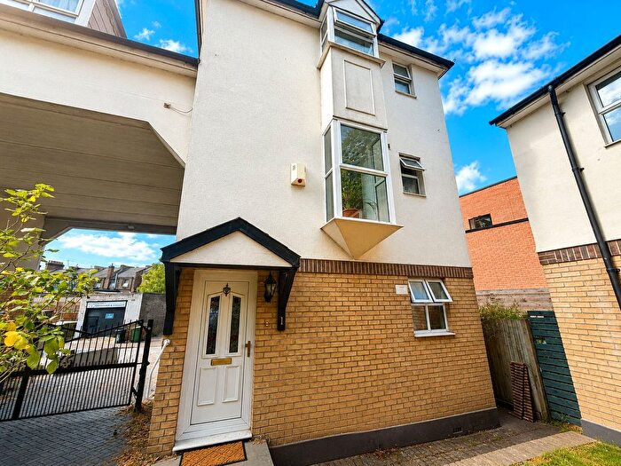 2 Bedroom Maisonette For Sale In Purelake Mews, Marischal Road, Lewisham, London, SE13