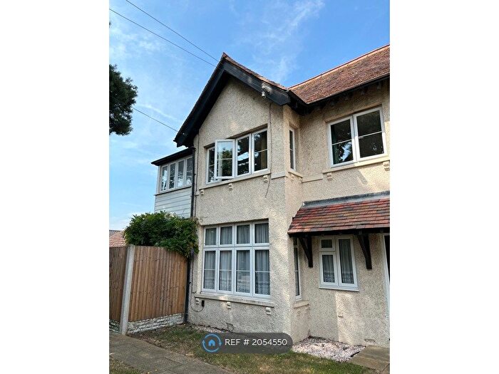 2 Bedroom Flat To Rent In Burfield Road, Windsor, SL4