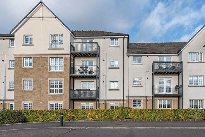 2 Bedroom Flat To Rent In Flat, Crown Crescent, Larbert, FK5