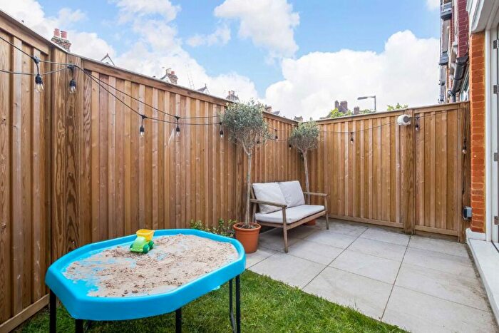 4 Bedroom Semi-Detached House To Rent In Waveney Avenue, Peckham Rye, SE15