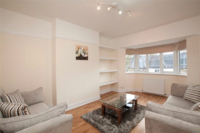 2 Bedroom Flat For Sale In Crown Road, Muswell Hill, London, N10