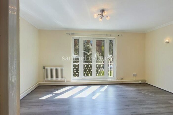 3 Bedroom Flat To Rent In Attleborough Court, Sydenham Hill, London, SE23