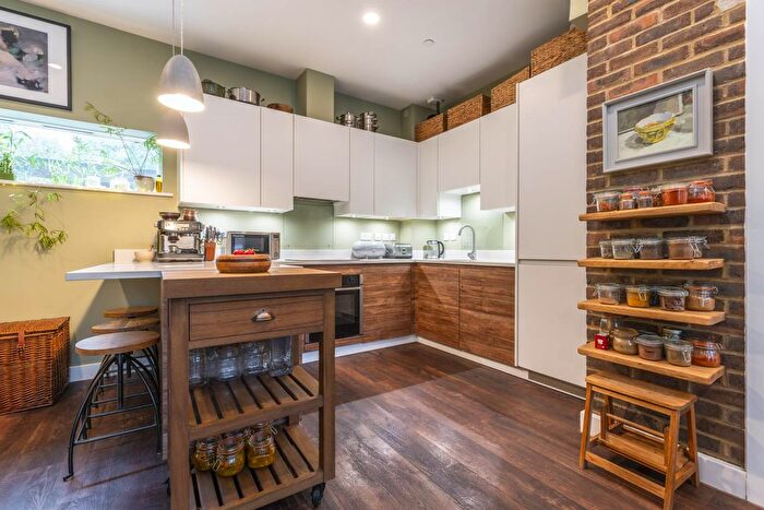 3 Bedroom Town House For Sale In Phoenix Yard, Tunbridge Wells (No Chain), TN4