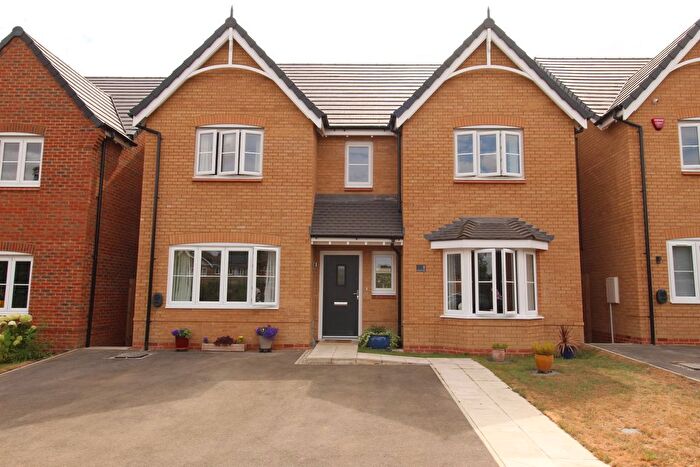 4 Bedroom Detached House For Sale In Meadow Edge, Sutton, SG19