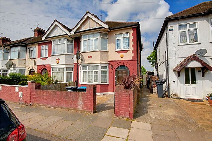 3 Bedroom End Of Terrace House For Sale In Craig Park Road, London, N18