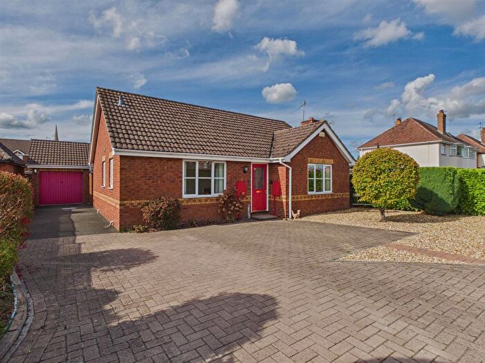 2 Bedroom Detached Bungalow For Sale In Gardens Walk, Upton-Upon-Severn, Worcester, WR8