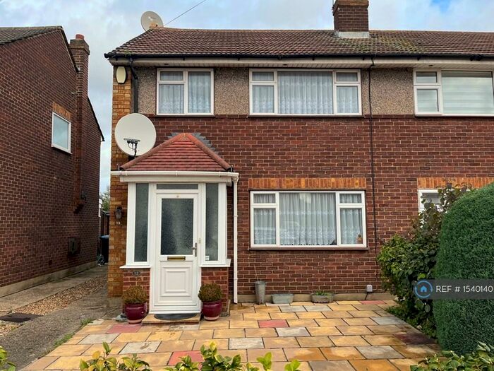 3 Bedroom Semi-Detached House To Rent In Tollgate Road, Waltham Cross, EN8
