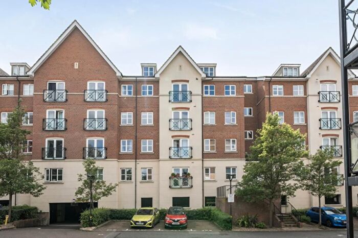 2 Bedroom Flat For Sale In Viridian Square, Aylesbury, HP21