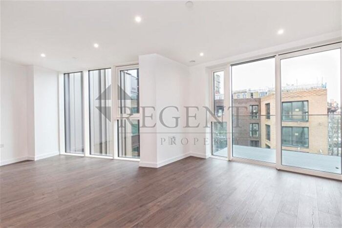 2 Bedroom Flat To Rent In Hartington's Court, Woodberry Down, N4