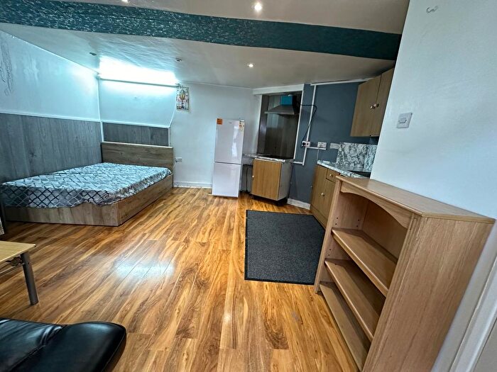 Studio To Rent In Beresford Road, Southall, UB1