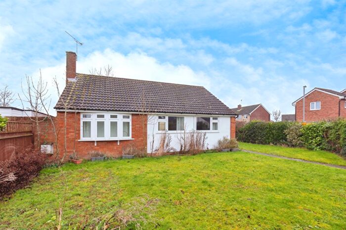 3 Bedroom Detached Bungalow For Sale In Ingram Avenue, Aylesbury, HP21