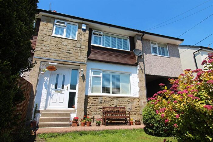 5 Bedroom End Of Terrace House For Sale In Cedar Lea, Bradshaw, Halifax, HX2