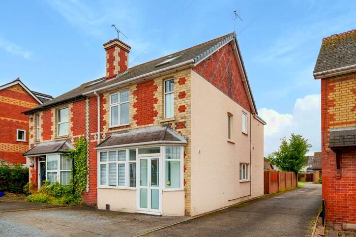 4 Bedroom Semi-Detached House To Rent In Whitley Wood Lane, Reading, RG2