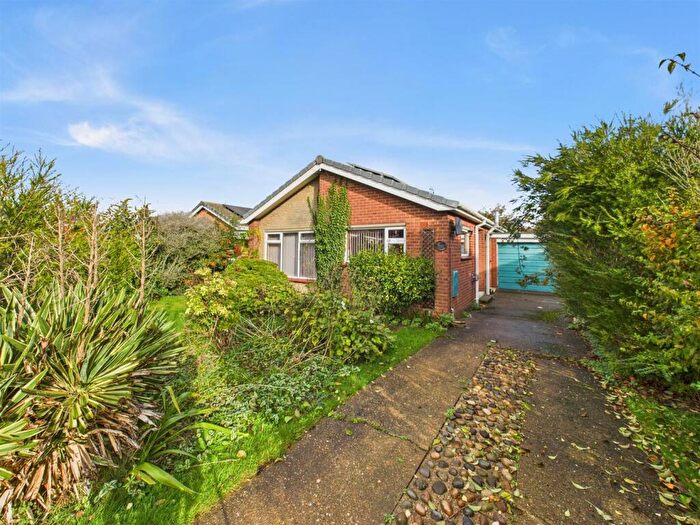 2 Bedroom Detached Bungalow For Sale In Lyndon Way, Louth, LN11