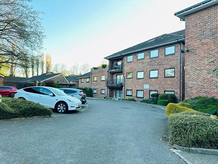 2 Bedroom Flat To Rent In Carew Road, Northwood, HA6