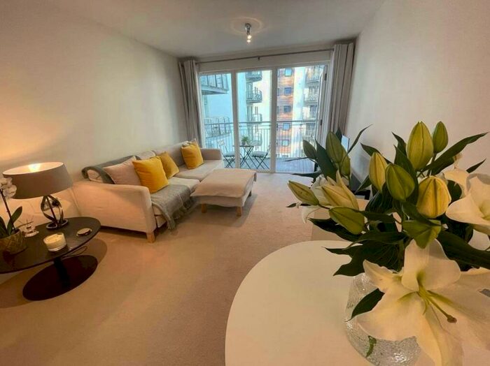 1 Bedroom Apartment To Rent In Roma, Watkiss Way, Cardiff, CF11