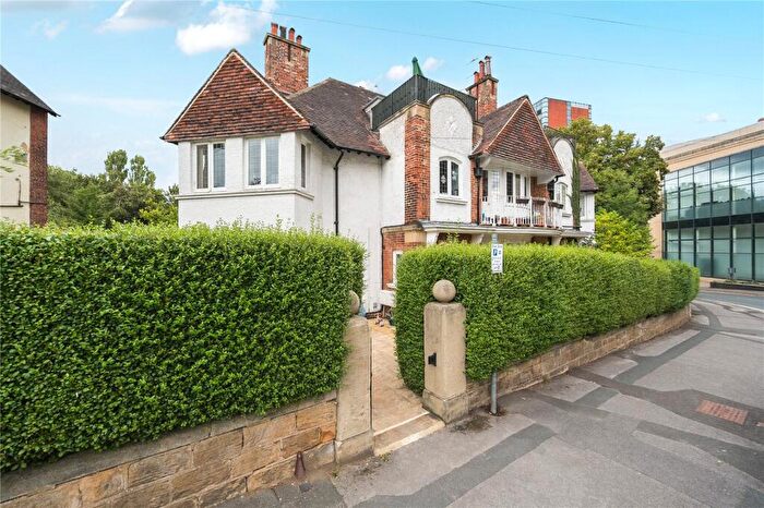 2 Bedroom Penthouse For Sale In Springfield Avenue, Harrogate, North Yorkshire, HG1