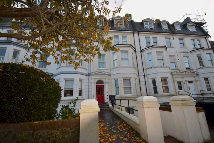 2 Bedroom Flat To Rent In Jevington Gardens, Eastbourne, BN21