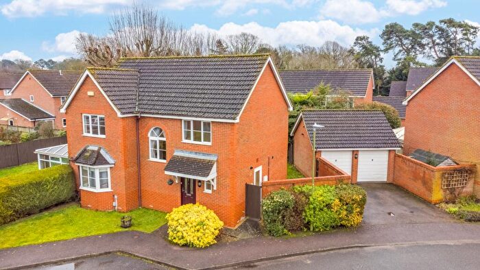 4 Bedroom Detached House For Sale In Oaktree Close, Letchworth Garden City, SG6