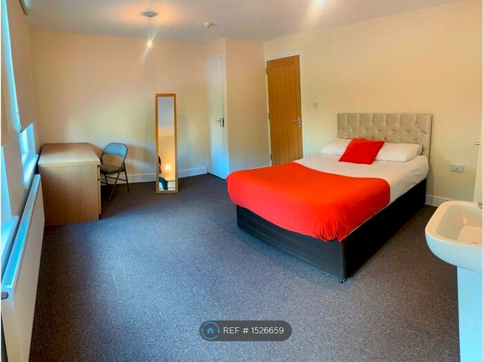 6 Bedroom Semi-Detached House To Rent In Basingstoke Road, Reading, RG2