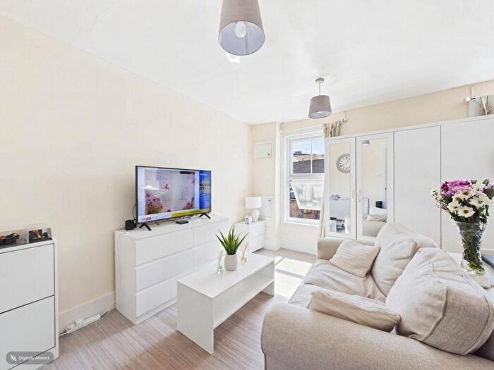 1 Bedroom Flat For Sale In Victoria Street, Rochester, ME1