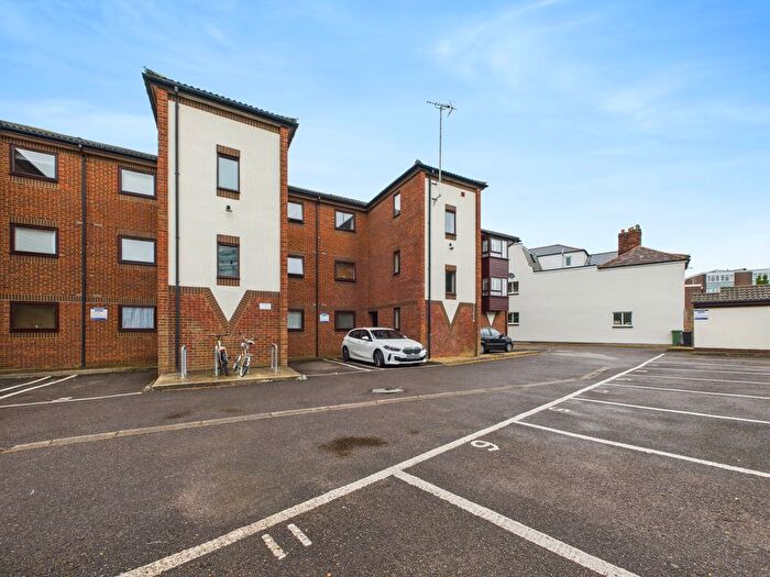 1 Bedroom Flat To Rent In Park Court, Southsea, PO5