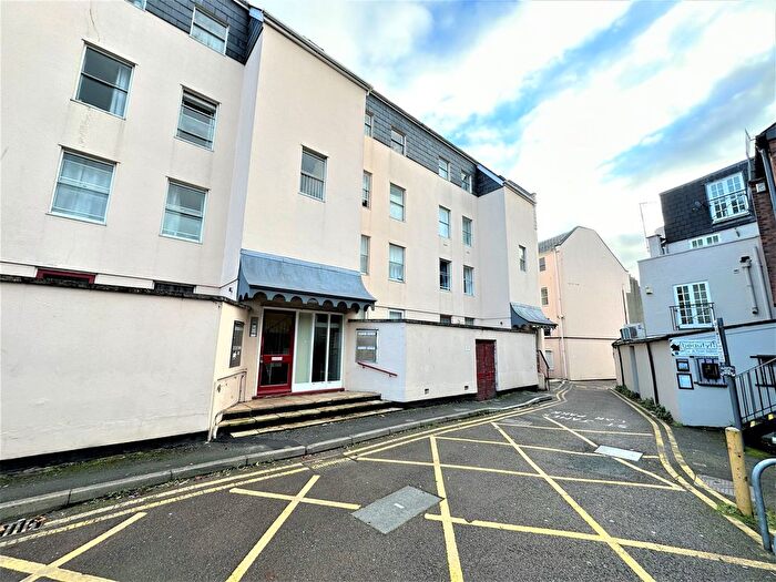 2 Bedroom Flat To Rent In High Street, Cheltenham, GL52