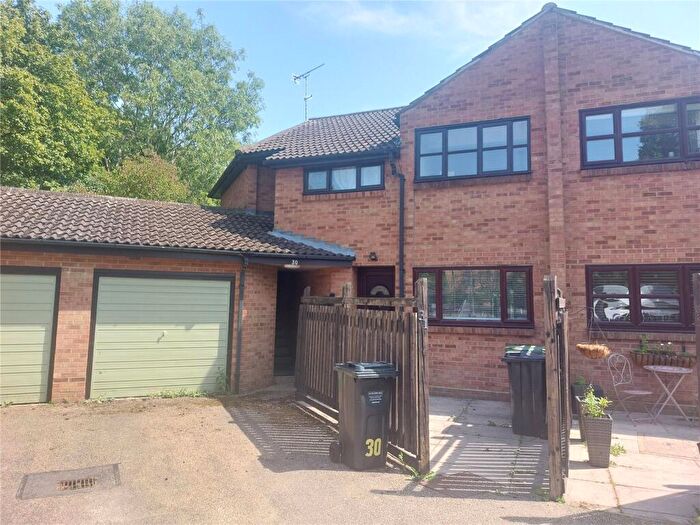 1 Bedroom Apartment For Sale In Courtney Park Road, Langdon Hills, Basildon, Essex, SS16