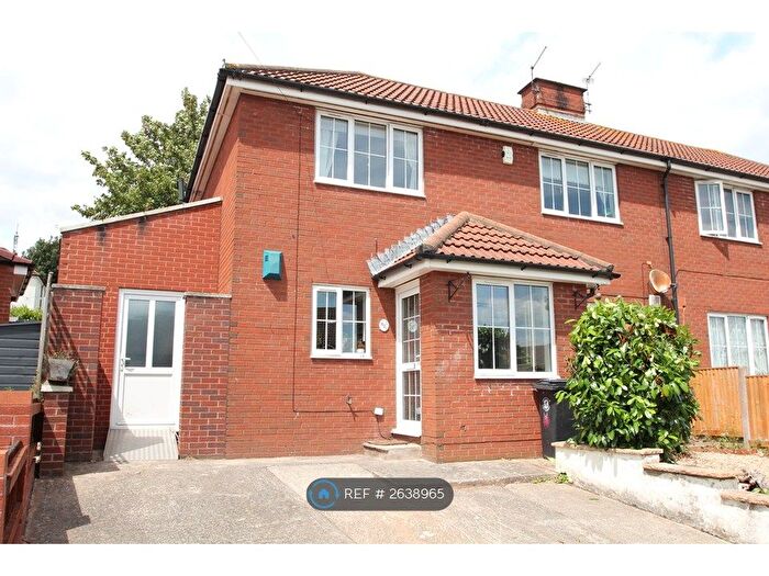 4 Bedroom Semi-Detached House To Rent In Alveston Walk, Bristol, BS9