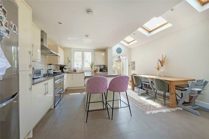 4 Bedroom End Of Terrace House To Rent In Chatto Road, SW11