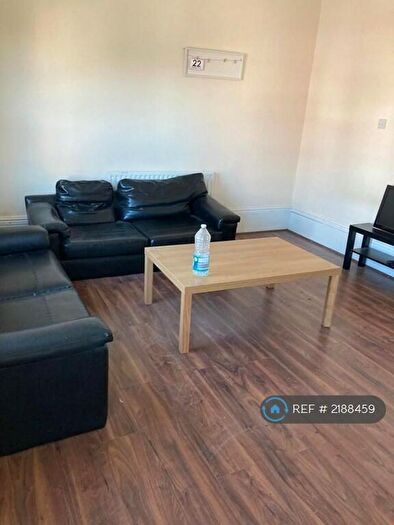 6 Bedroom Flat To Rent In Woodsley Road, Leeds, LS3