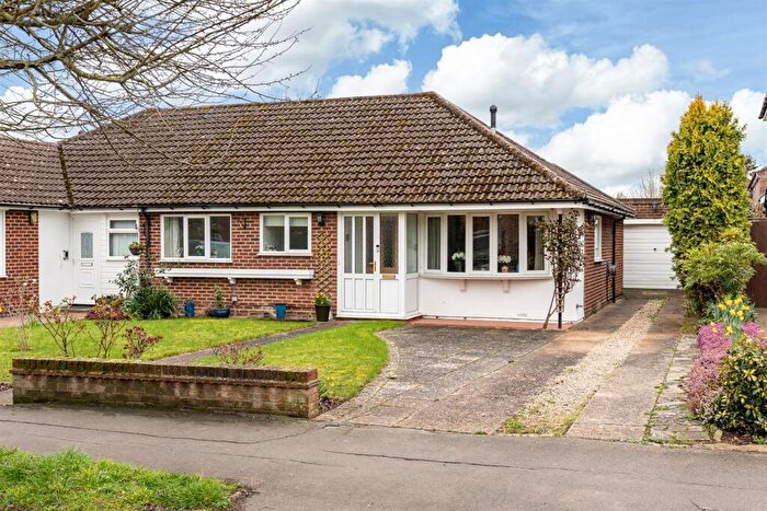 2 Bedroom Bungalow For Sale In The Avenue, Bengeo, SG14