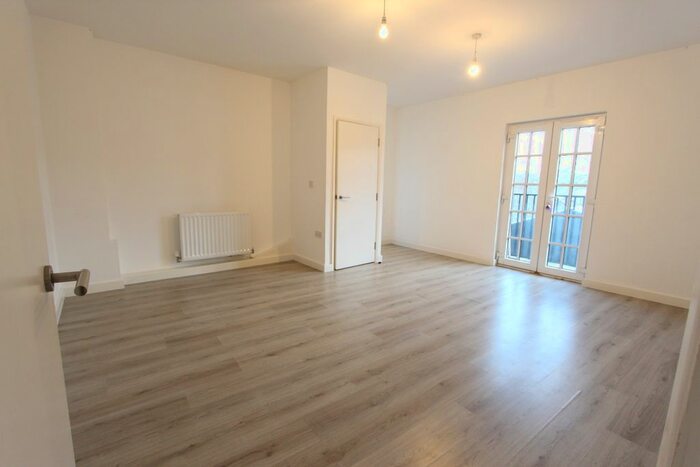 2 Bedroom Flat To Rent In Mill Street, Maidstone, ME15