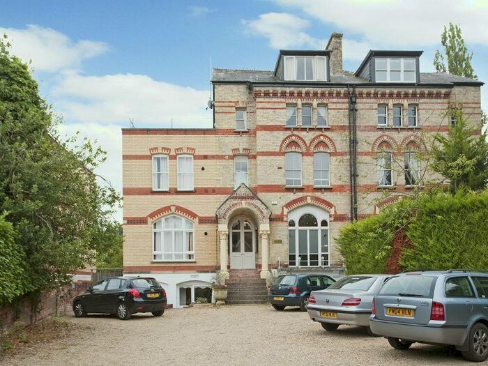 1 Bedroom Flat To Rent In Fairmile, Henley-on-Thames, Oxfordshire, RG9