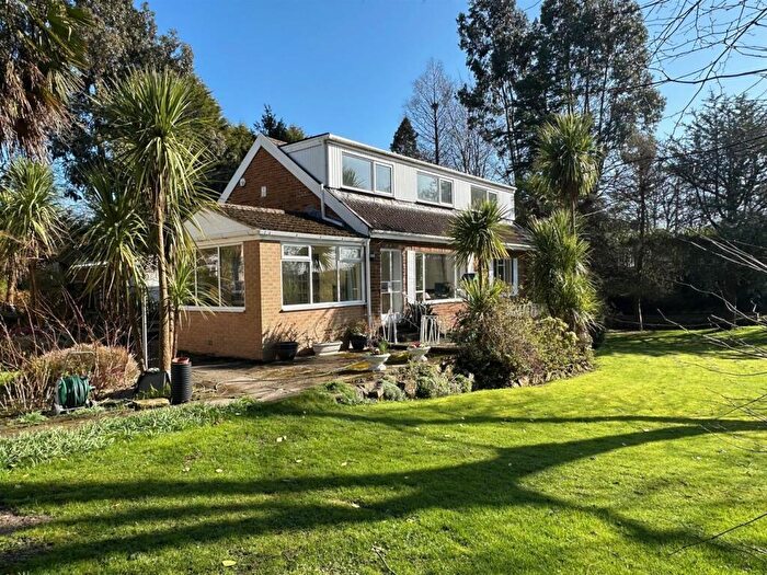 3 Bedroom Detached House To Rent In Woodside Road, Wyke, Bradford, BD12