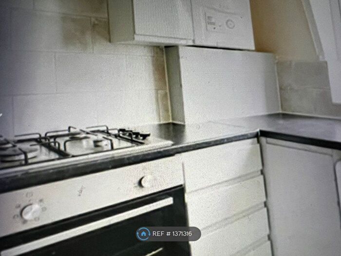 2 Bedroom Flat To Rent In Victoria House, Romford, RM1