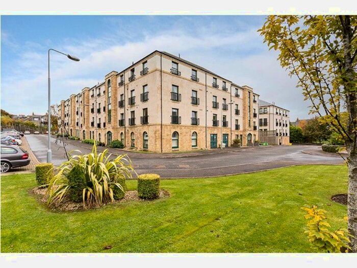 2 Bedroom Flat To Rent In Lady Campbells Court, Dunfermline, KY12